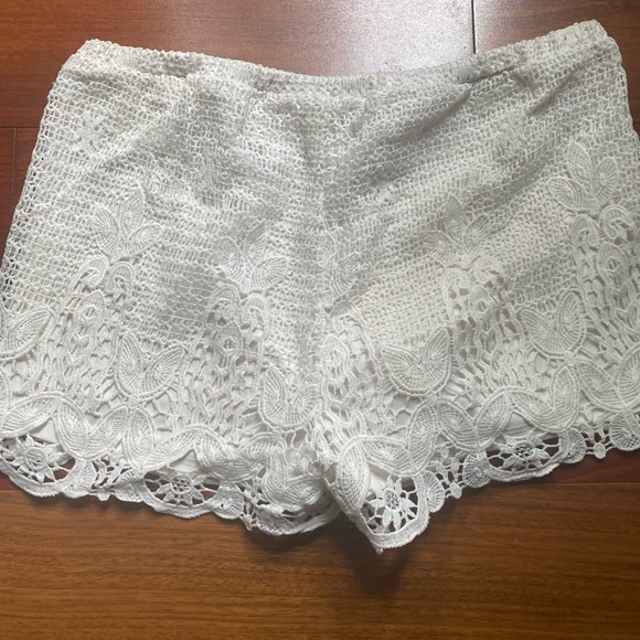 Lacy white shorts - Picture 5 of 7